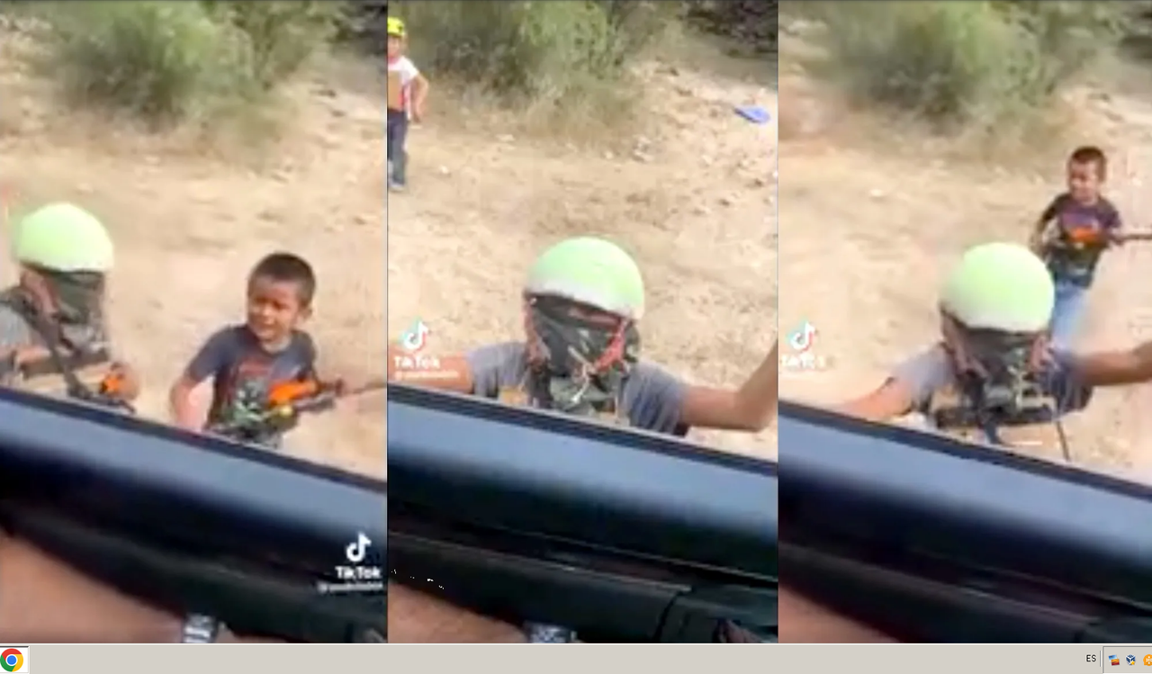 Niños juegan a hacer un retén, con sus armas de juguetes detenían el tránsito