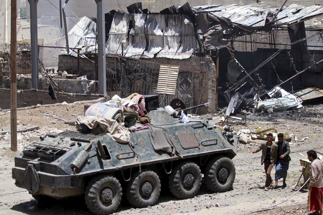houthi-BTR-60-in-Sanaa-20150421.jpg