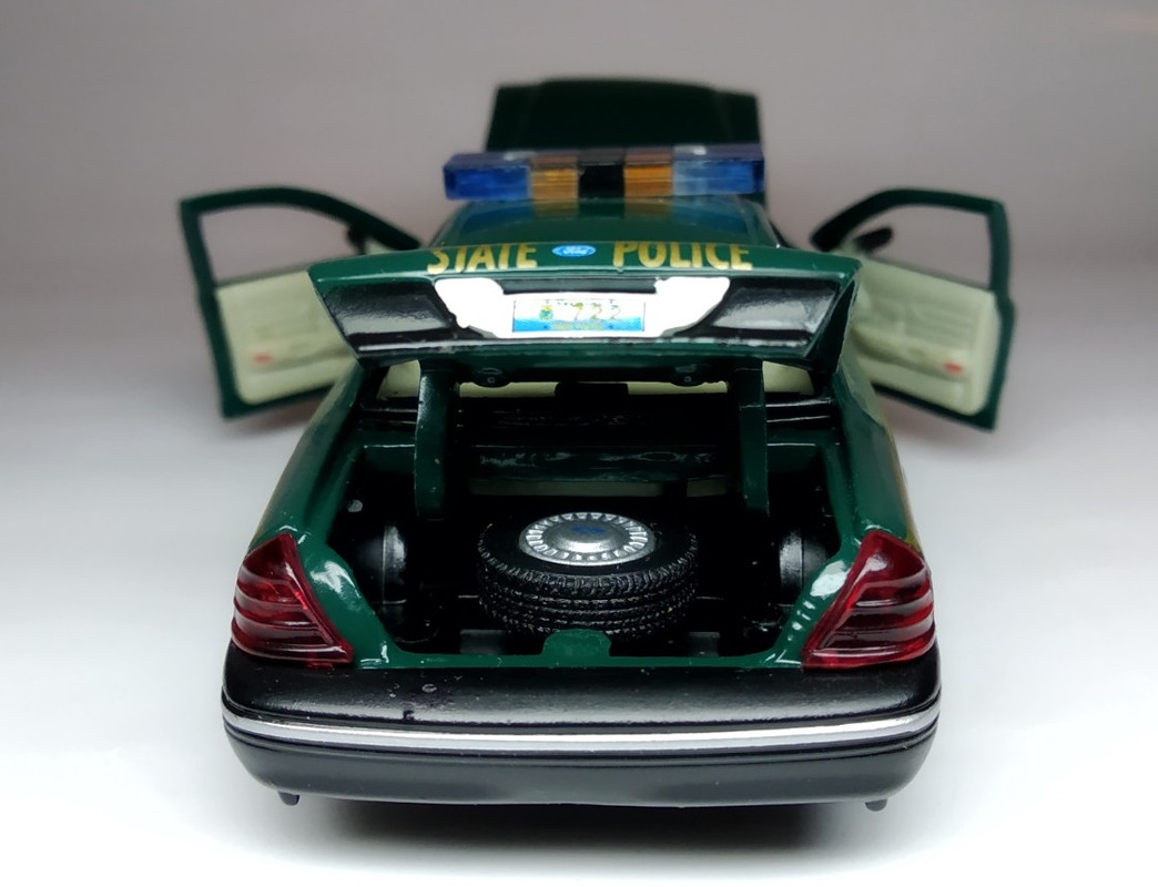 Ford Crown Victoria (13)