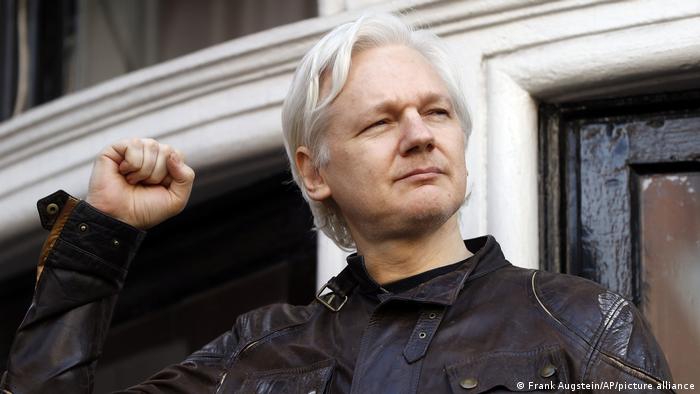 Julian Assange y su ex abogada tuvieron su boda en la cárcel