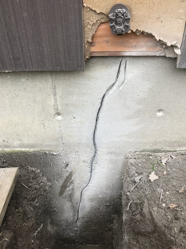20190524  Basement Crack-03