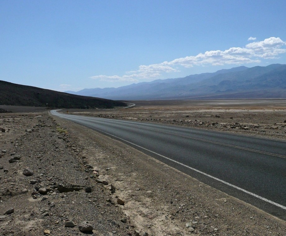 endless-road-death-valley-california-usa-scenery-landscape-tourist-attraction-1147813286a4967b60b209.jpg