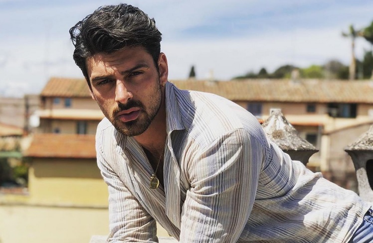 5-fakta-michele-morrone-mafia-italia-ganteng-365-dni-yang-bikin-deg-degan-kaum-hawa-Zi-Nuspo-Ak-T.jpg