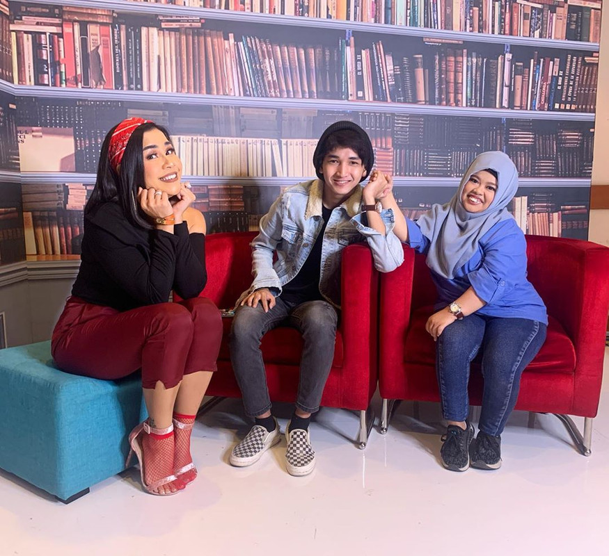 Rio Ramadhan dan Kekeyi menjadi bintang tamu di acara Call Me Mel yang dipandu oleh Melaney Ricardo