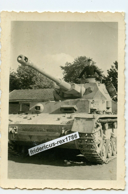 F28 Foto 1 Panzer Tank PzKpfw IV lang Rohr der 1.Pz.Div. im Westen 1943(7)