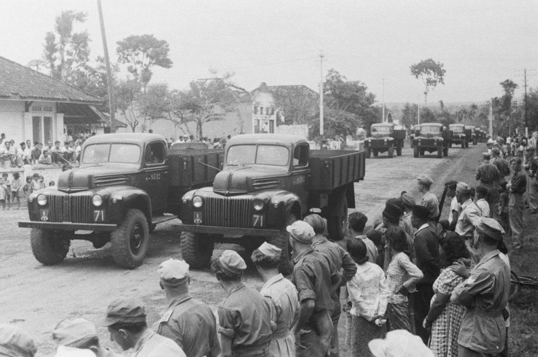 Australian army 1942 Ford M-H trucks.jpg (1948 pic)