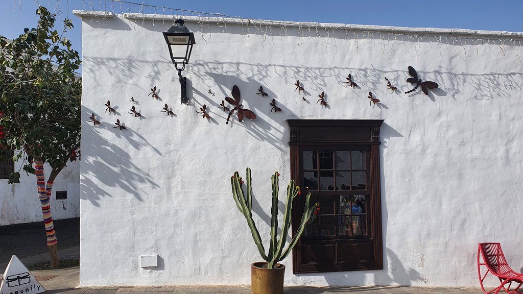 Lanzarote: pisar la Luna sin dejar La Tierra - Blogs de España - TEGUISE Y PLAYA FAMARA: En busca de Jon Kortajarena (3)