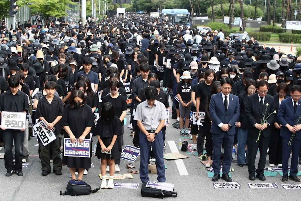 Miles de docentes marchan en Sur Corea por leyes que los protejan de padres abusivos
