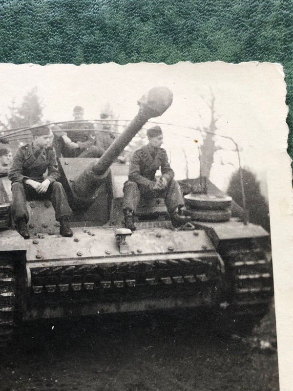 Altes Foto-Panzer-Tank-Langrohr-Seitenschürzen-Besatzung-Normandie-2
