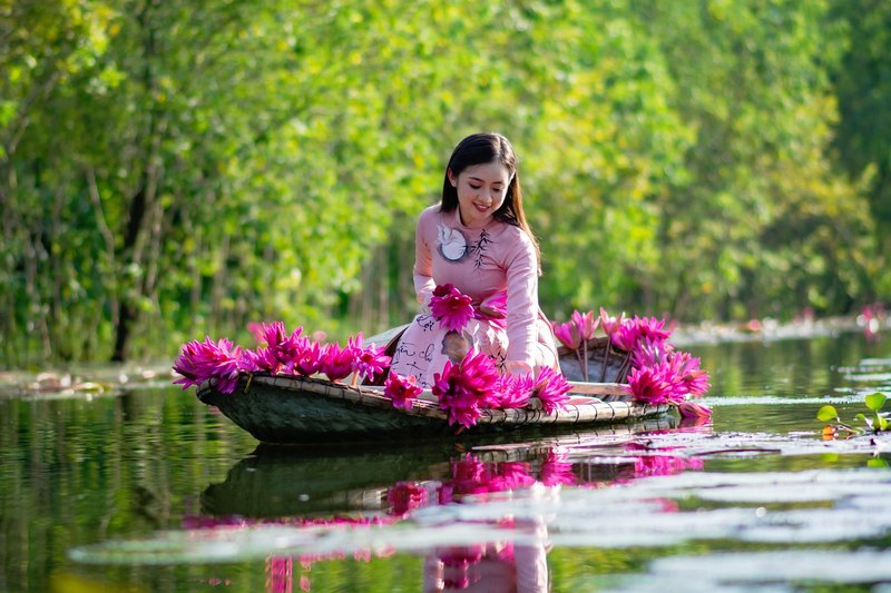 pink-boat-flowers.jpg