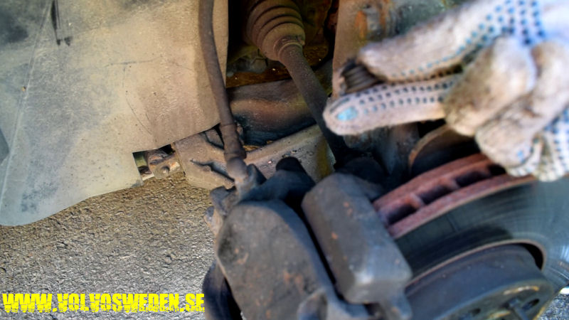 i.postimg.cc/k4Yfbhnm/where-are-the-bolts-for-brakecaliper-volvo-84.jpg