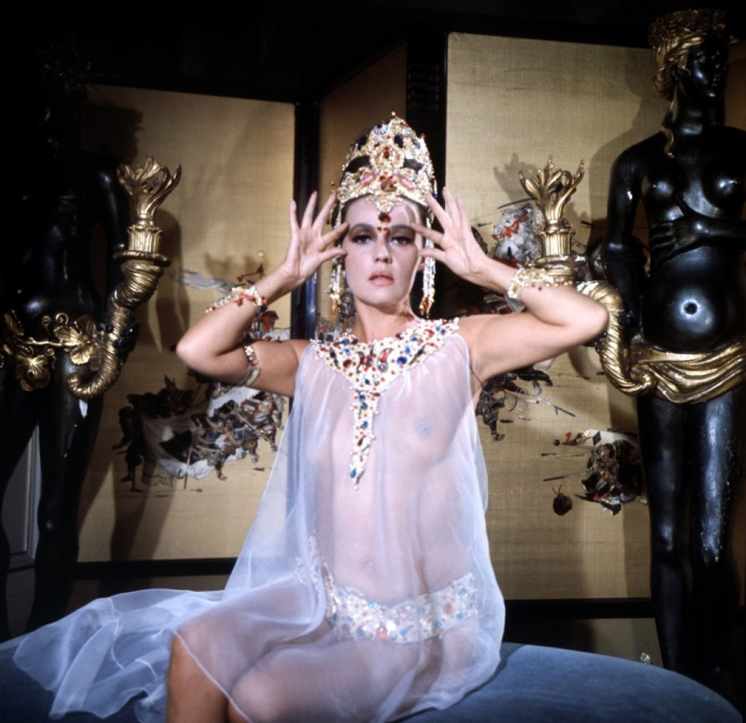 http://image.toutlecine.com/photos/m/a/t/mata-hari-1964-01-g.jpg