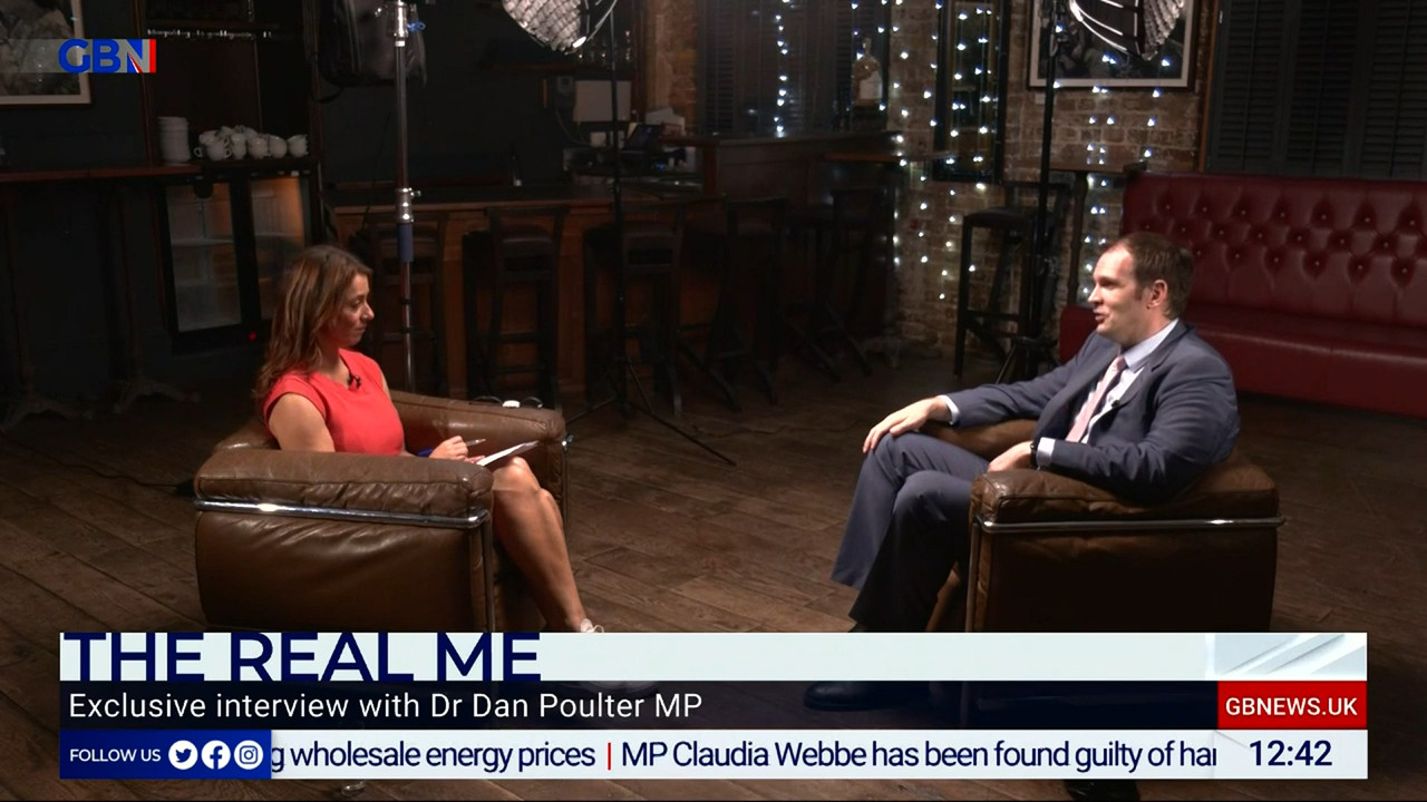 10.14 - 12.00.00 - The Briefing Lunchtime with Gloria De Piero. Your ....ts_snapshot_43.37.935