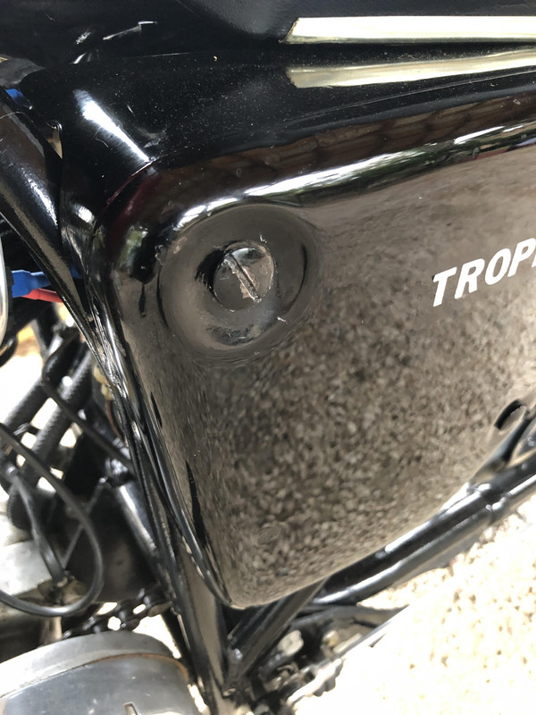 TR25W - Cache latéral poli