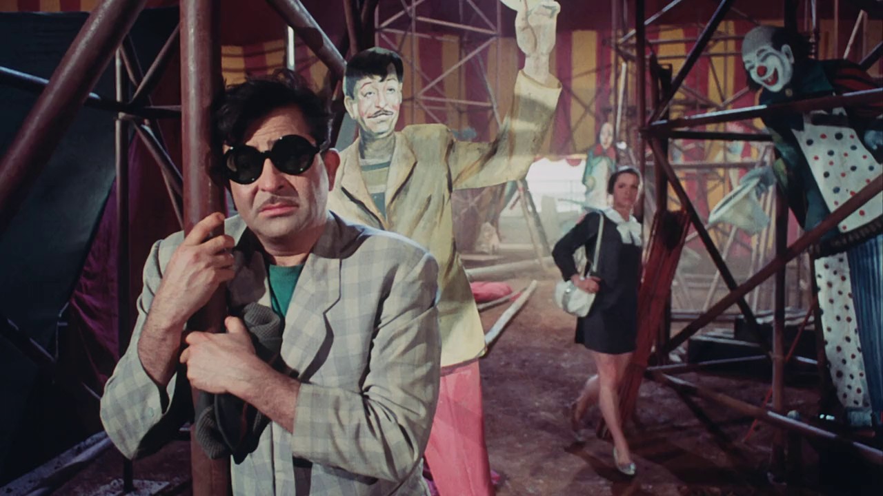 Mera-Naam-Joker-1970-Blu-Ray-Hindi-720p-x264-AVC-AAC-2-0-mp4-0003