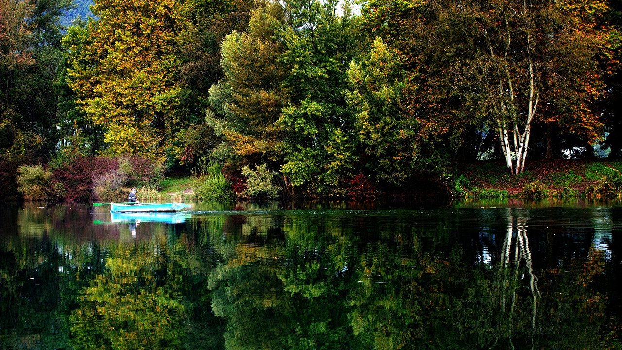 greenriverblueboat.jpg