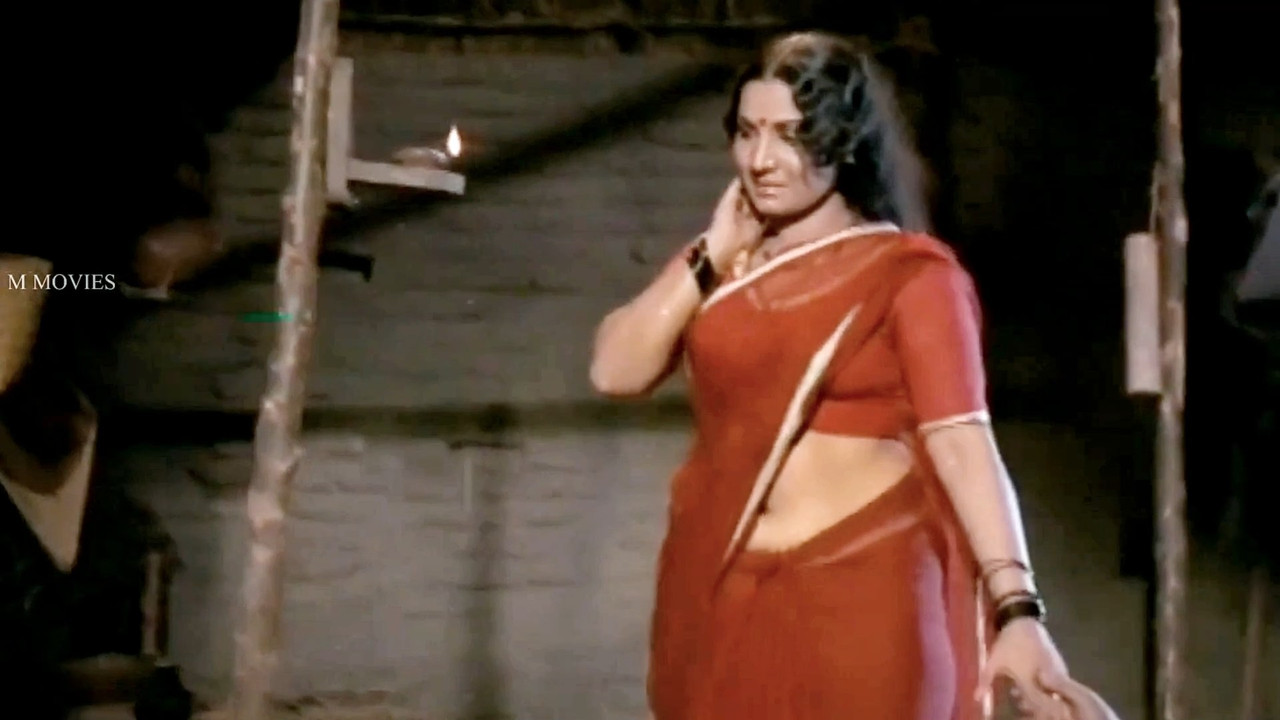 Jayabharathi Sexy Sizzling Deep Navel and boob scenes from Nagamadathu mp4 snapshot 00 17 345