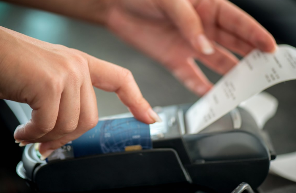 ΚΟΜΙΣΙΟΝ: ΚΑΛΕΙ ΤΗΝ ΕΛΛΑΔΑ ΝΑ ΣΥΜΜΟΡΦΩΘΕΙ ΣΤΗΝ ΟΔΗΓΙΑ ΓΙΑ ΤΟΝ ΦΠΑ ΕΝΤΟΣ ΔΥΟ ΜΗΝΩΝ