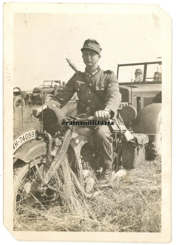 Orig. Foto Gebirgsjäger BMW Kradmelder mit Motorrad 1941