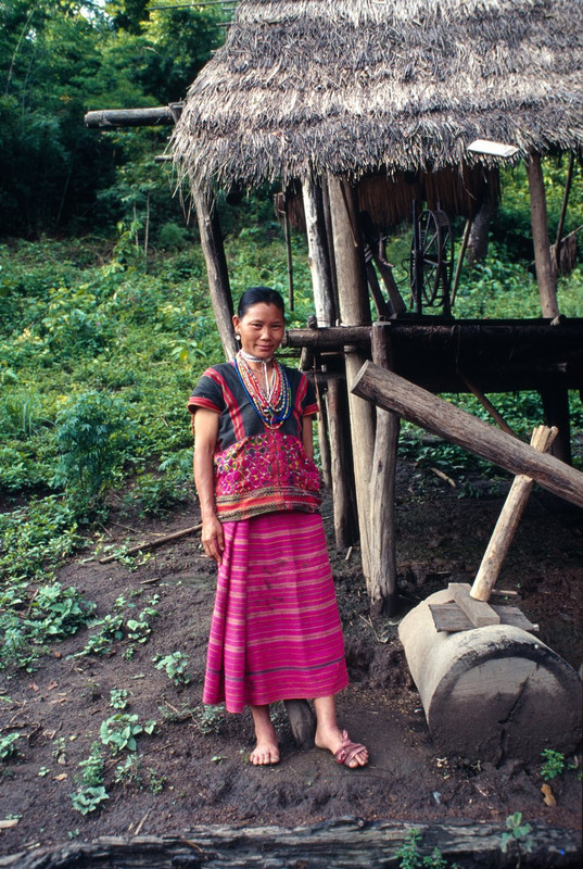 Villageoise dans les monagnes de Nord de la ThaÏlande, R3 ou R4s   Elmarit 90 V2, Kodachrome