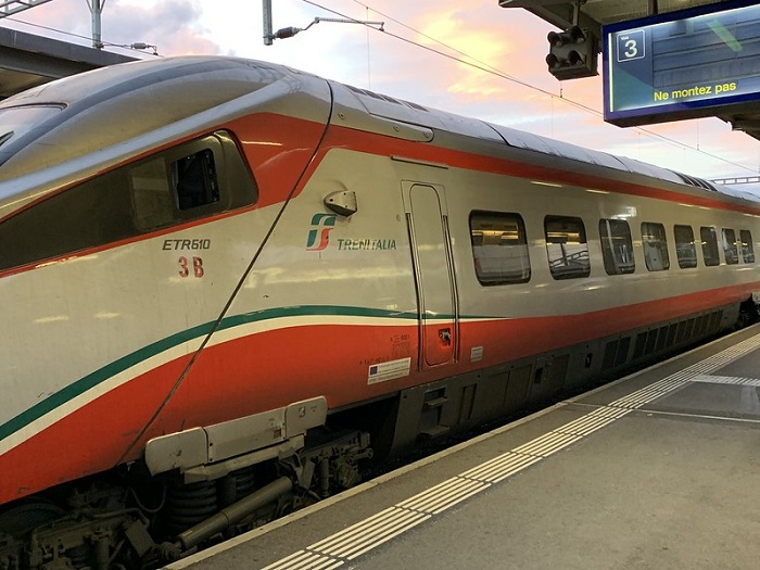 Ilustrasi - kereta bebas Covid-19 di Italia.