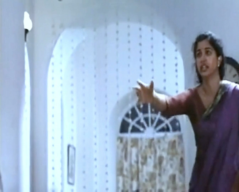 Gautami Hot Cleavage, Navel Smooch Molesting Deleted Scenes Kuruthi mkv  snapshot 03 25 707 — Postimages