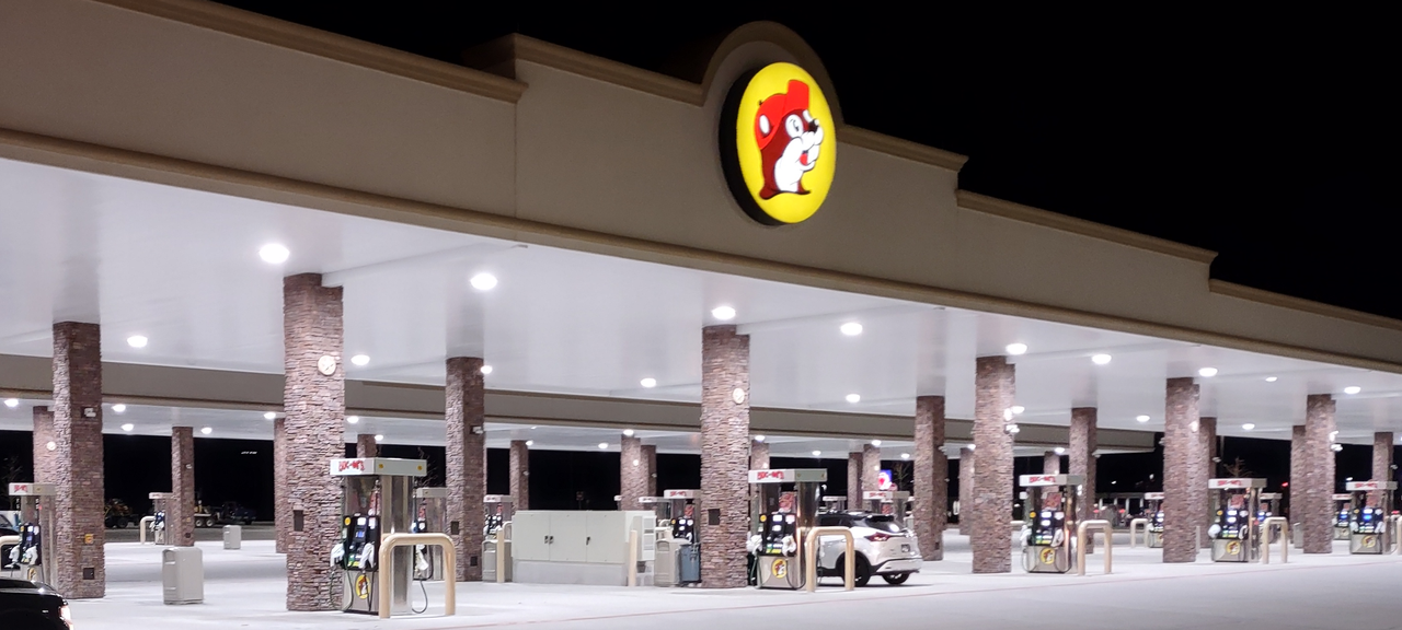 Huge Tennessee Bucees has 120 pumps