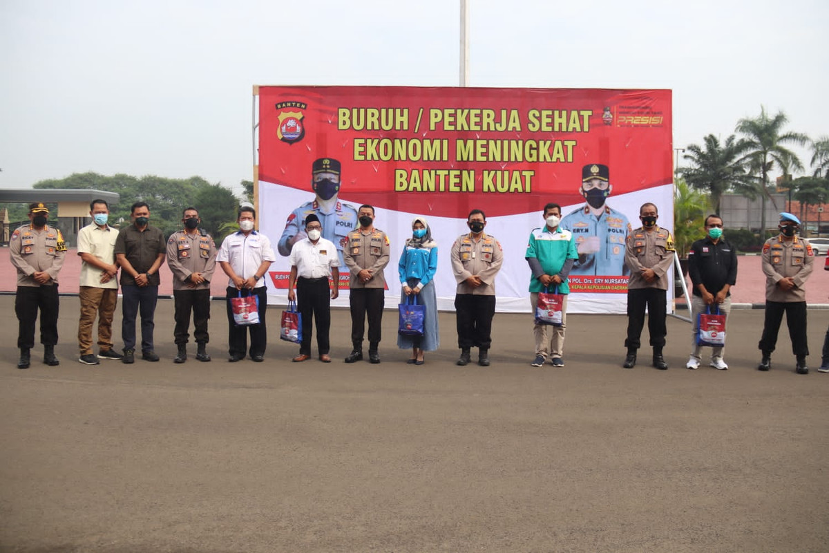 IMG-20210724-WA0016 Peduli Buruh dan Pekerja, Polda Banten Bagikan 1.200 Paket Sembako