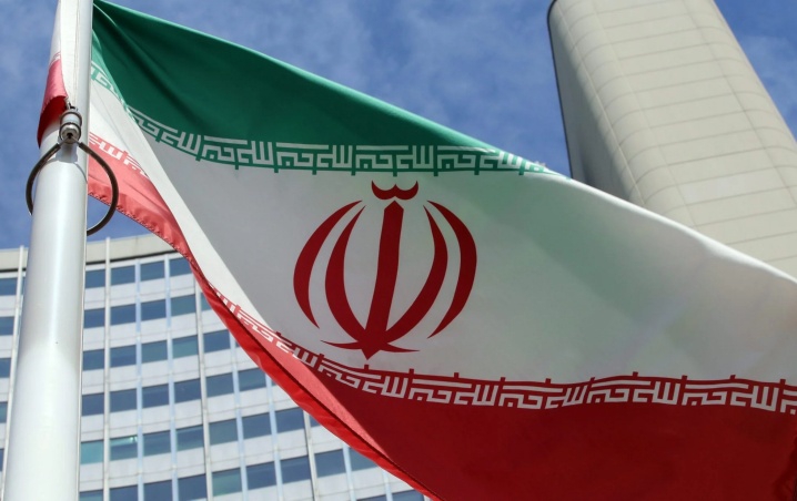 Irán sanciona a decenas de estadounidenses en medio de crecientes tensiones