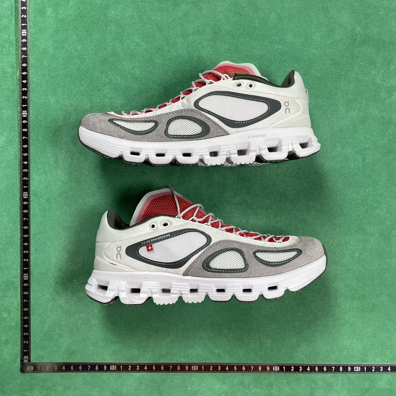 652、Saucony ProGrid Omni 9