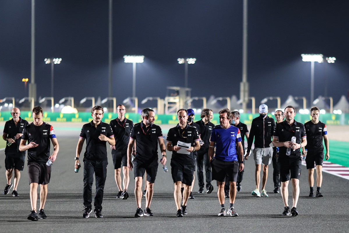 [Imagen: f1-gp-qatar-giovedi-track-walk-199.jpg]