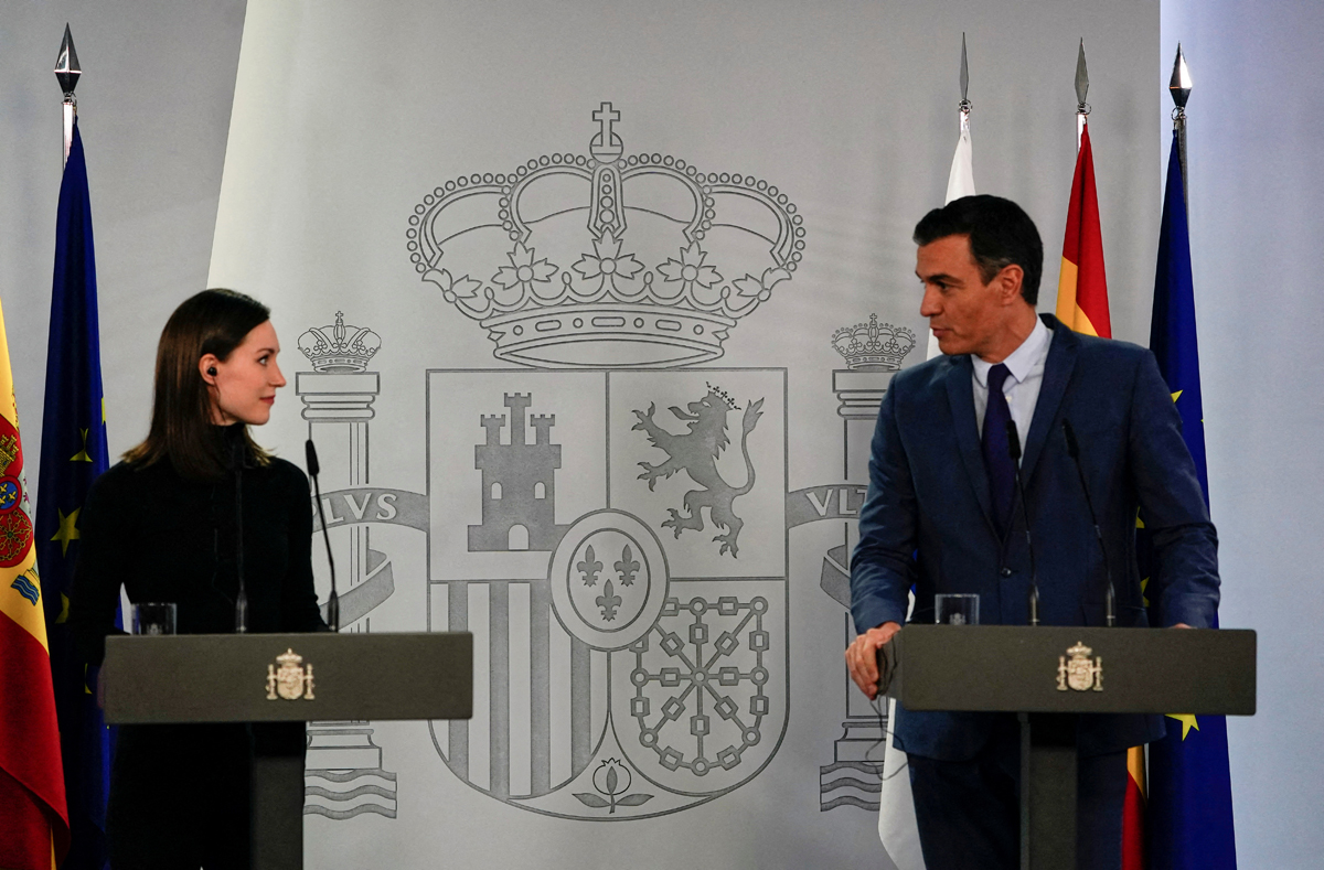 España advierte a Rusia de sanciones masivas si invade Ucrania