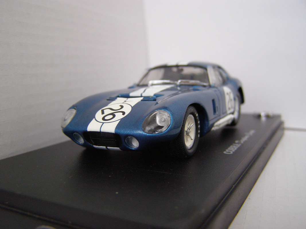 Kyosho Shelby Cobra Daytona coupe winning 1965 (4)