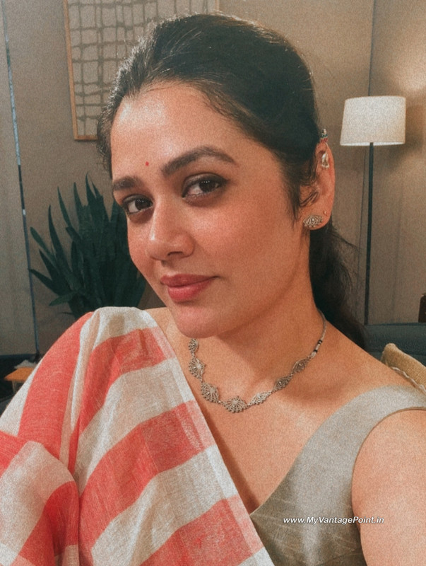 12-Girija-Oak-Godbole-Wallpapers-Photos-HD-Mobile-Photos-My-Vantage-Point