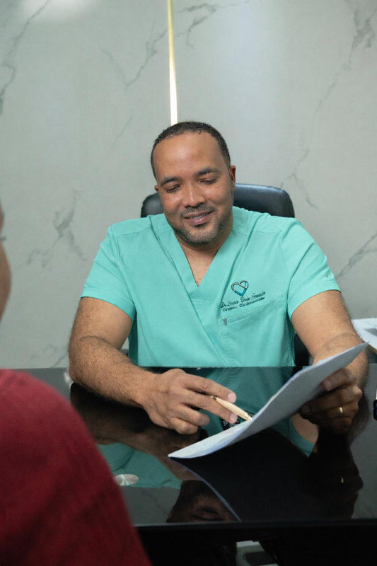 Dr. Lorenzo García cirujano cardiovascular San Francisco de Macorís