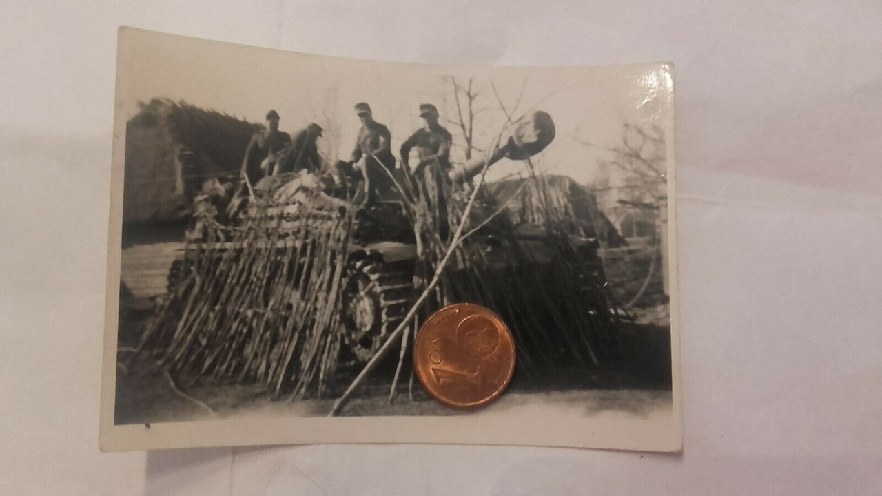 Foto Panzer Sturmgeschütz Tarnung Soldaten