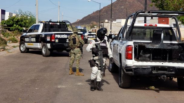 Tras balacera, caen tres galleteros en Guaymas; aseguran auto, armas de fuego y narcótico