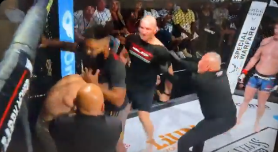 Шон Стрикланд нахлу в клетката на ММА събитие, за да раздава юмруци