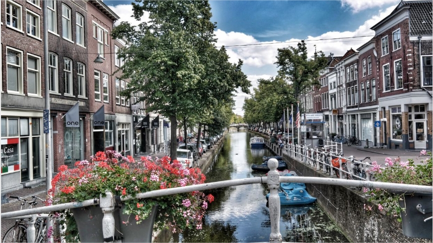 Architecture-bridge-buildings-canal-city