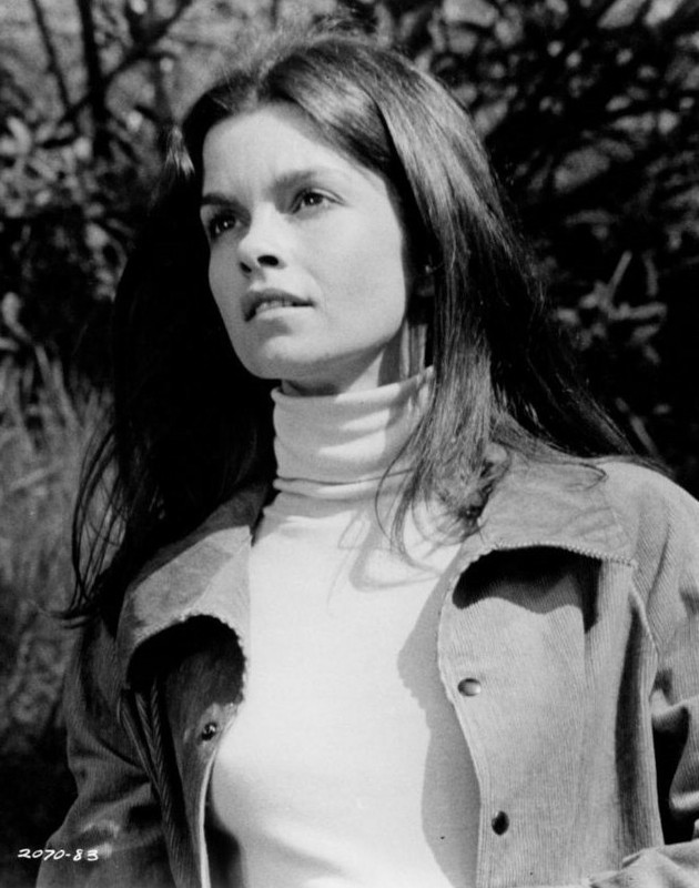 genevieve_bujold_a71