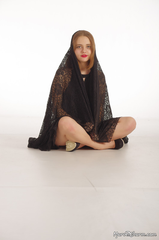 MarvelCharm_Nicolette-Black-Lace-074