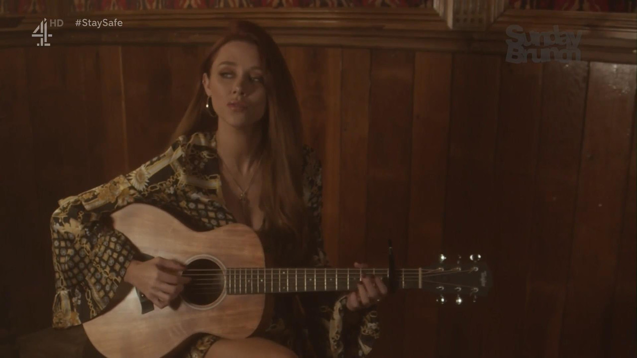 Una Healy 160820.mp4_snapshot_00.29_[2020.08.16_21.43.39]