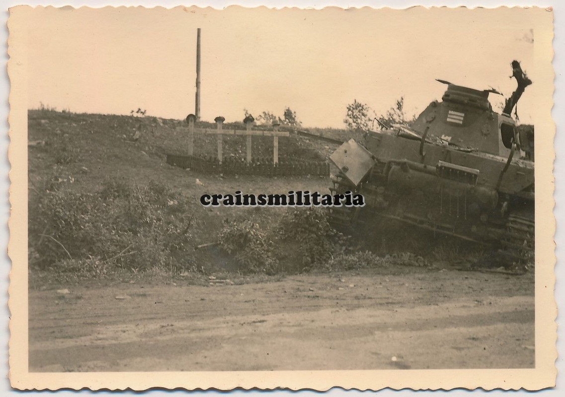 Orig. Foto zerstörte Panzer IV Tank Grab in STON