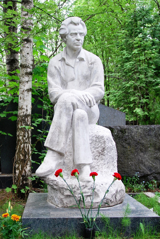 Памятник-скульптура_поэта_Василия_Фёдорова