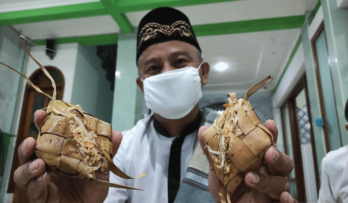 Kue Ketupat Jembut, Manis Gurih Warisan Kuliner Semarang