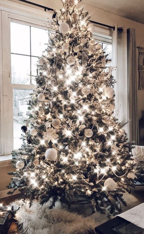 silverxmastree.jpg