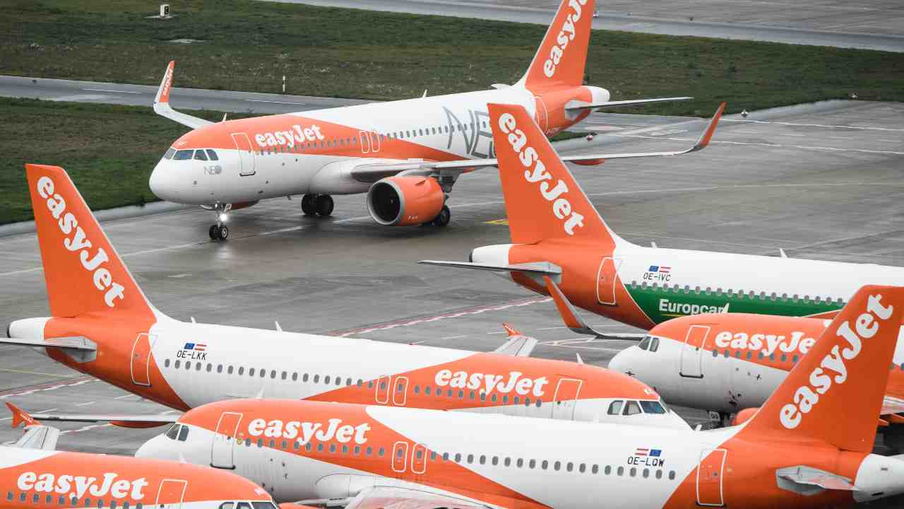 Ritardo di quasi 7 ore per il volo Napoli Londra EasyJet: richiesta di compensazione