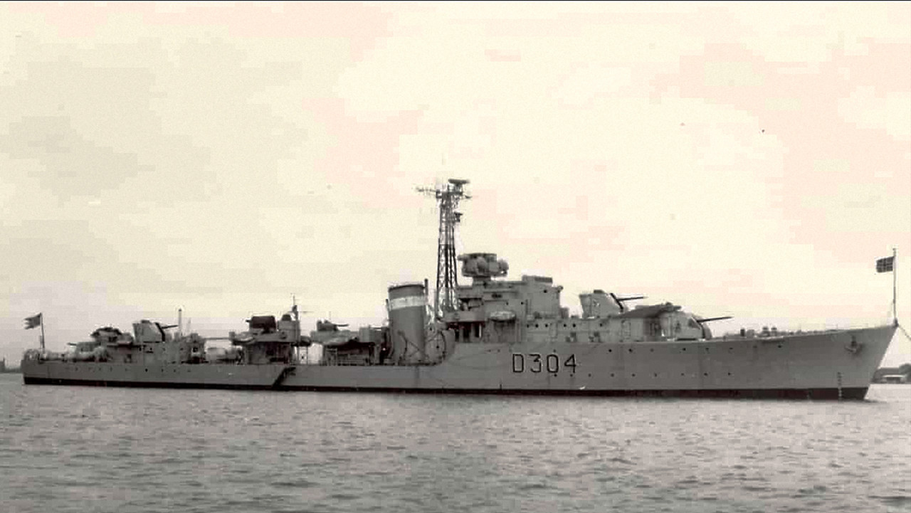 HNoMS Bergen (ex-HMS Cromwell)-1