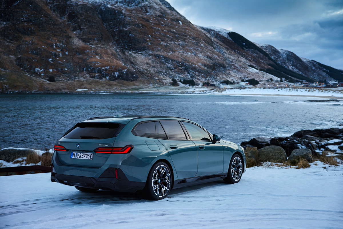 P90537284_highRes_the-new-bmw-i5-edriv