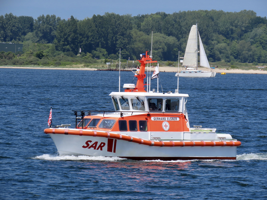 8360D5AB-7A62-4754-98BD-68DDA765DC80